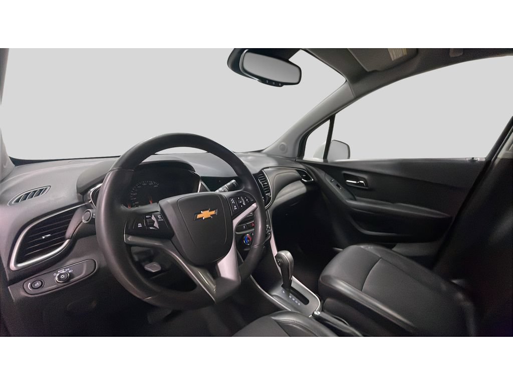 Used 2020 Chevrolet Trax LT w/ LT Convenience Package AWD/4WD image 11