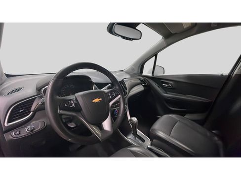 Used 2020 Chevrolet Trax LT w/ LT Convenience Package AWD/4WD image 11