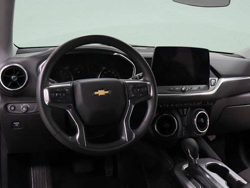 Used 2025 Chevrolet Blazer LT image 9