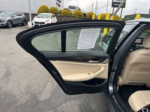 Used 2022 BMW 530i xDrive w/ Convenience Package image 48