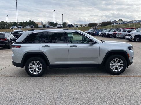 Used 2024 Jeep Grand Cherokee Limited image 4