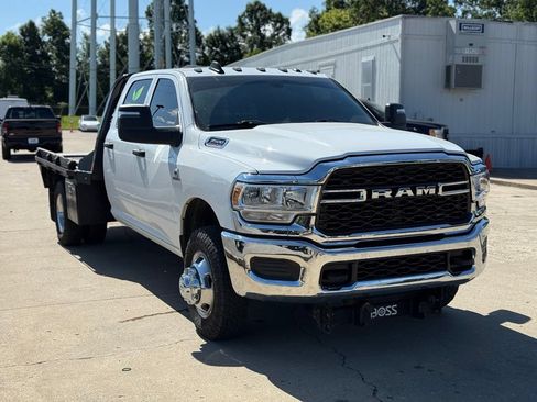 Used 2024 RAM 3500 Tradesman w/ Chrome Appearance Group AWD/4WD image 4
