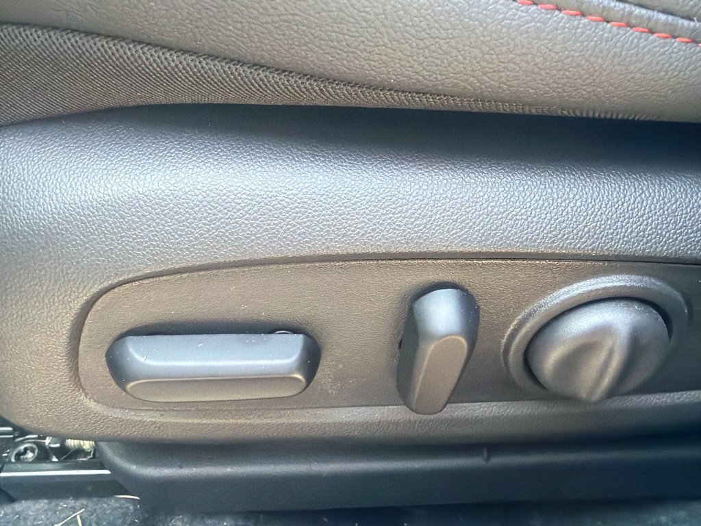 Used 2026 Chevrolet Trax RS w/ Sunroof Package FWD image 5