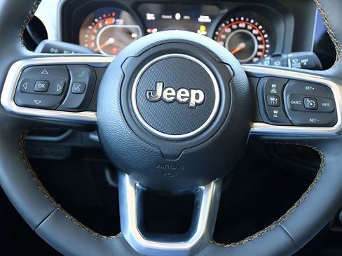Used 2025 Jeep Wrangler Unlimited Sahara AWD/4WD image 20