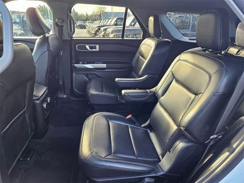 Used 2021 Ford Explorer XLT w/ Equipment Group 202A image 14