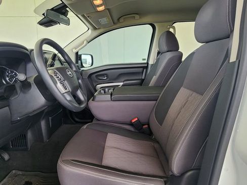 Used 2024 Nissan Titan SV AWD/4WD image 16
