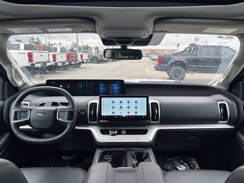 Certified 2025 Ford Expedition Active AWD/4WD image 43