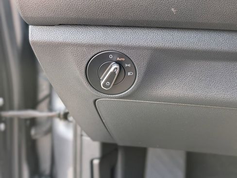 Used 2024 Volkswagen Jetta SE FWD image 34