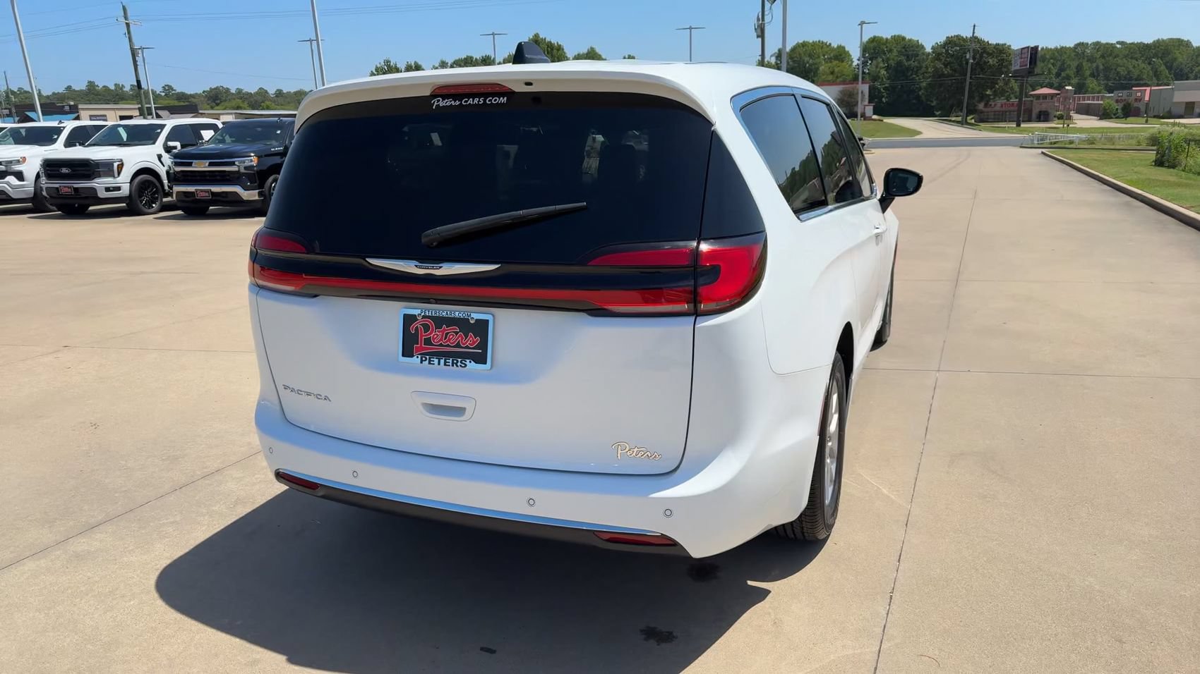Used 2025 Chrysler Pacifica Select FWD image 8