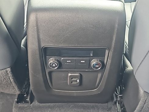 Certified 2022 Buick Enclave Essence image 17
