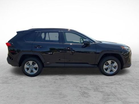 Certified 2025 Toyota RAV4 LE AWD/4WD image 4