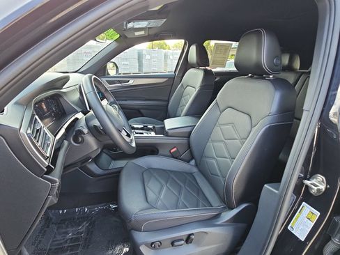 Used 2024 Volkswagen Atlas Cross Sport SE AWD/4WD image 15