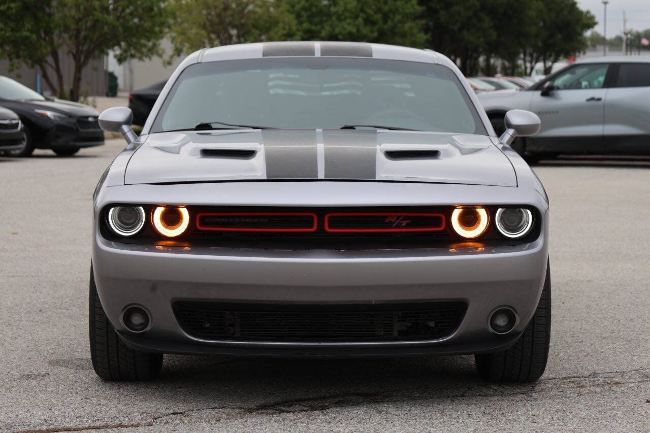 Used 2017 Dodge Challenger R/T RWD image 5