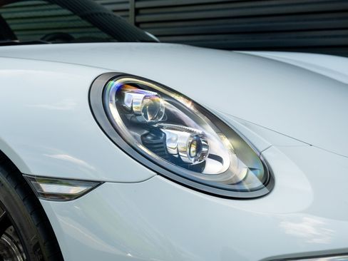 Used 2019 Porsche 911 Carrera 4S AWD/4WD image 16