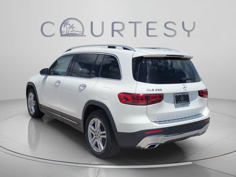Used 2023 Mercedes-Benz GLB 250 image 2