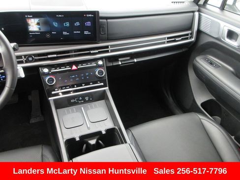Used 2025 Hyundai Santa Fe SEL FWD image 17