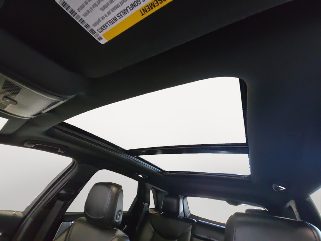 Certified 2025 Cadillac XT5 Premium Luxury AWD/4WD image 17
