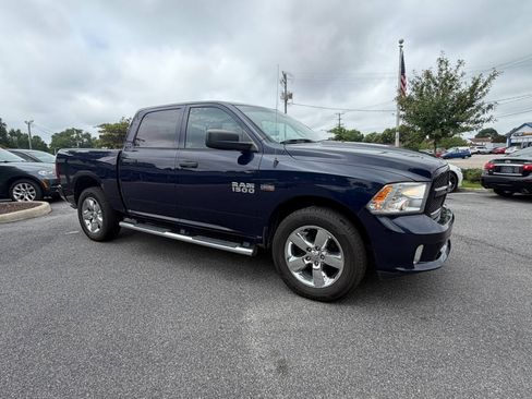 Used 2018 RAM 1500 Express w/ Express Value Package AWD/4WD image 3