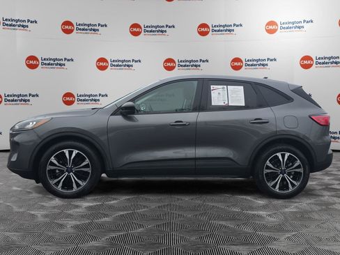 Used 2021 Ford Escape SE w/ SE Sport Appearance Package image 4