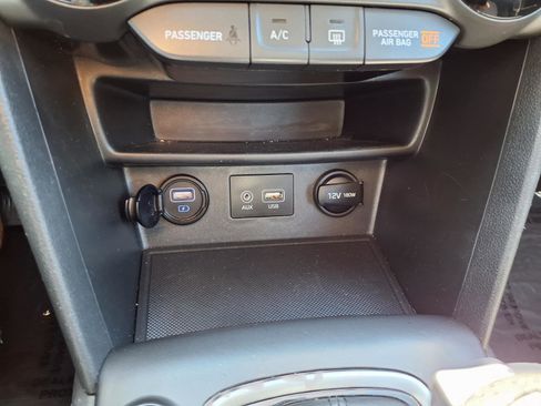 Used 2021 Hyundai Kona SE image 8