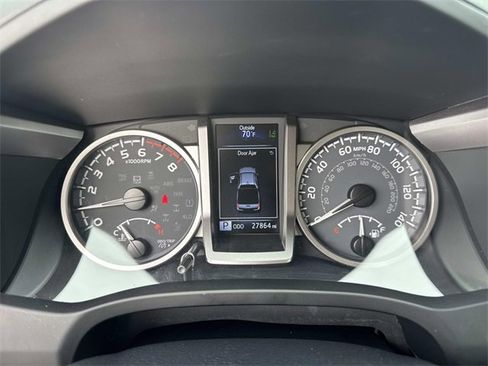 Used 2022 Toyota Tacoma SR5 w/ Technology Package image 30