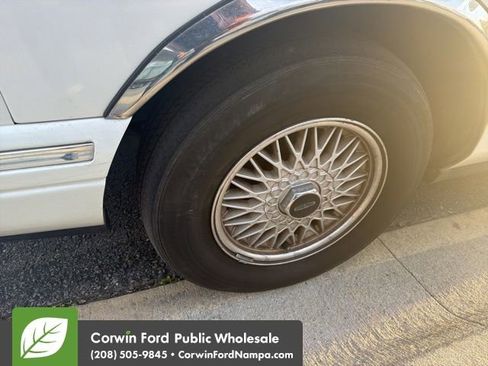 Used 1996 Lincoln Town Car Signature image 12