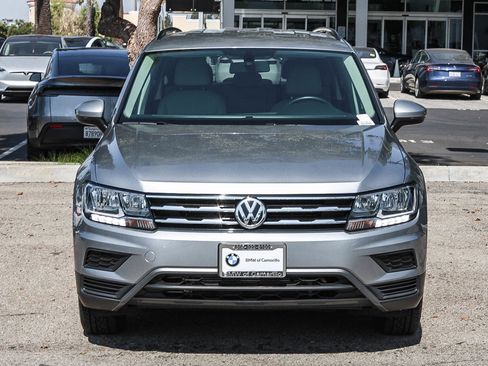 Used 2021 Volkswagen Tiguan SE FWD image 2