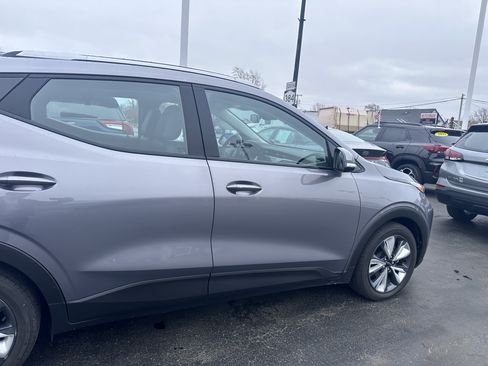 Used 2023 Chevrolet Bolt EUV LT w/ Convenience Package image 9