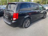 Used 2017 Dodge Grand Caravan SXT image 4