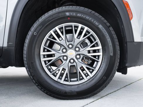 Used 2024 Chevrolet Traverse LT FWD image 28