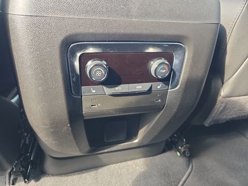 Used 2025 Chevrolet Tahoe High Country AWD/4WD image 15