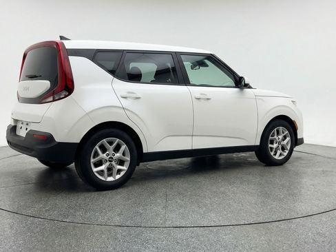 Used 2025 Kia Soul LX w/ LX Technology Package FWD image 9