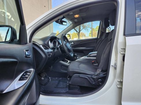 Used 2018 Dodge Journey SE w/ Blacktop Package image 4