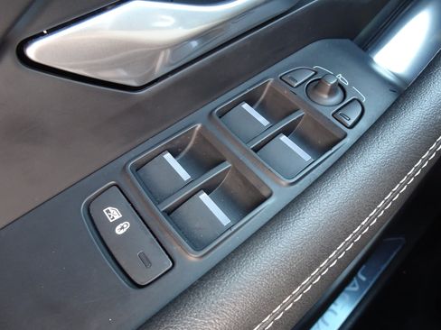 Certified 2024 Jaguar E-PACE R-Dynamic SE AWD/4WD image 32