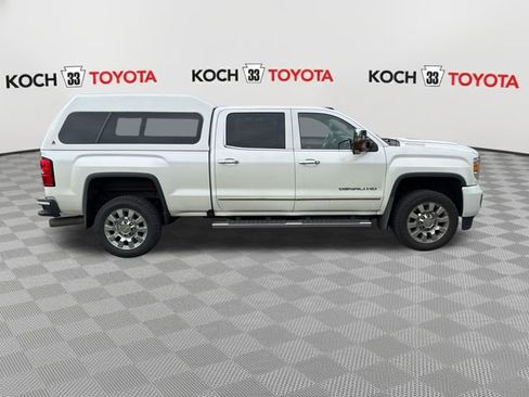 Used 2018 GMC Sierra 2500 Denali w/ Duramax Plus Package AWD/4WD image 9