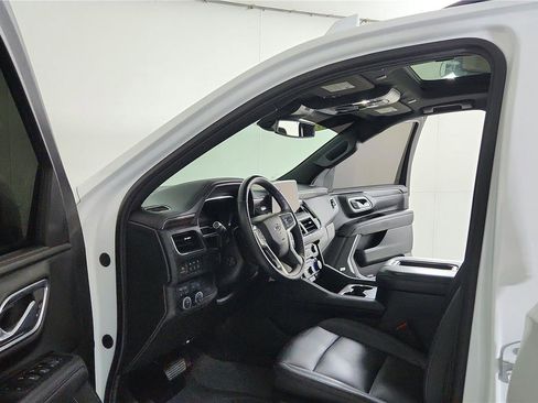 Used 2023 Chevrolet Tahoe Z71 w/ Luxury Package AWD/4WD image 10