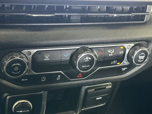 Used 2024 Jeep Wrangler Unlimited Sport AWD/4WD image 19