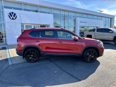 New 2024 Volkswagen Taos SE image 8