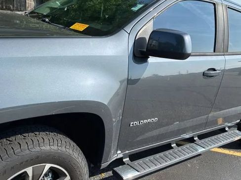 Used 2017 Chevrolet Colorado Z71 AWD/4WD image 2