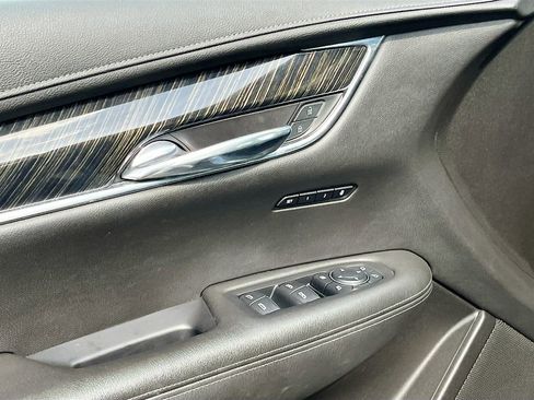 Used 2022 Cadillac XT6 Premium Luxury image 16