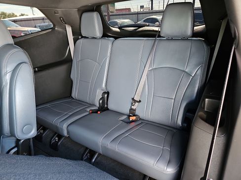 Used 2023 Buick Enclave Essence w/ Sport Touring Edition image 9