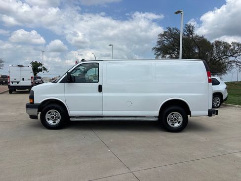 Used 2024 GMC Savana 2500 w/ Driver Convenience Package RWD image 2