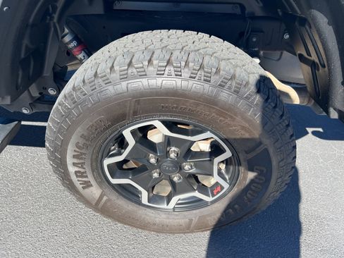 Used 2021 Jeep Gladiator Rubicon image 9