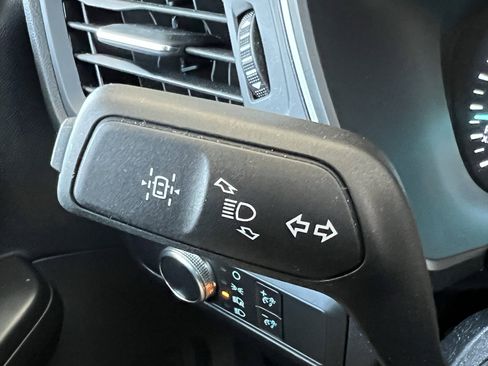 Used 2022 Ford Escape SE image 29