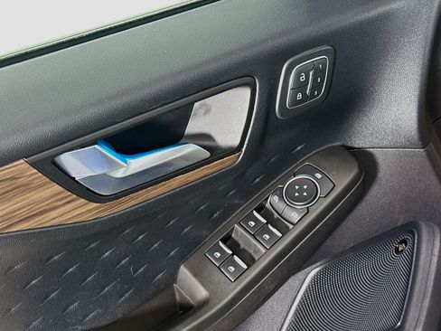 Used 2020 Ford Escape Titanium image 24