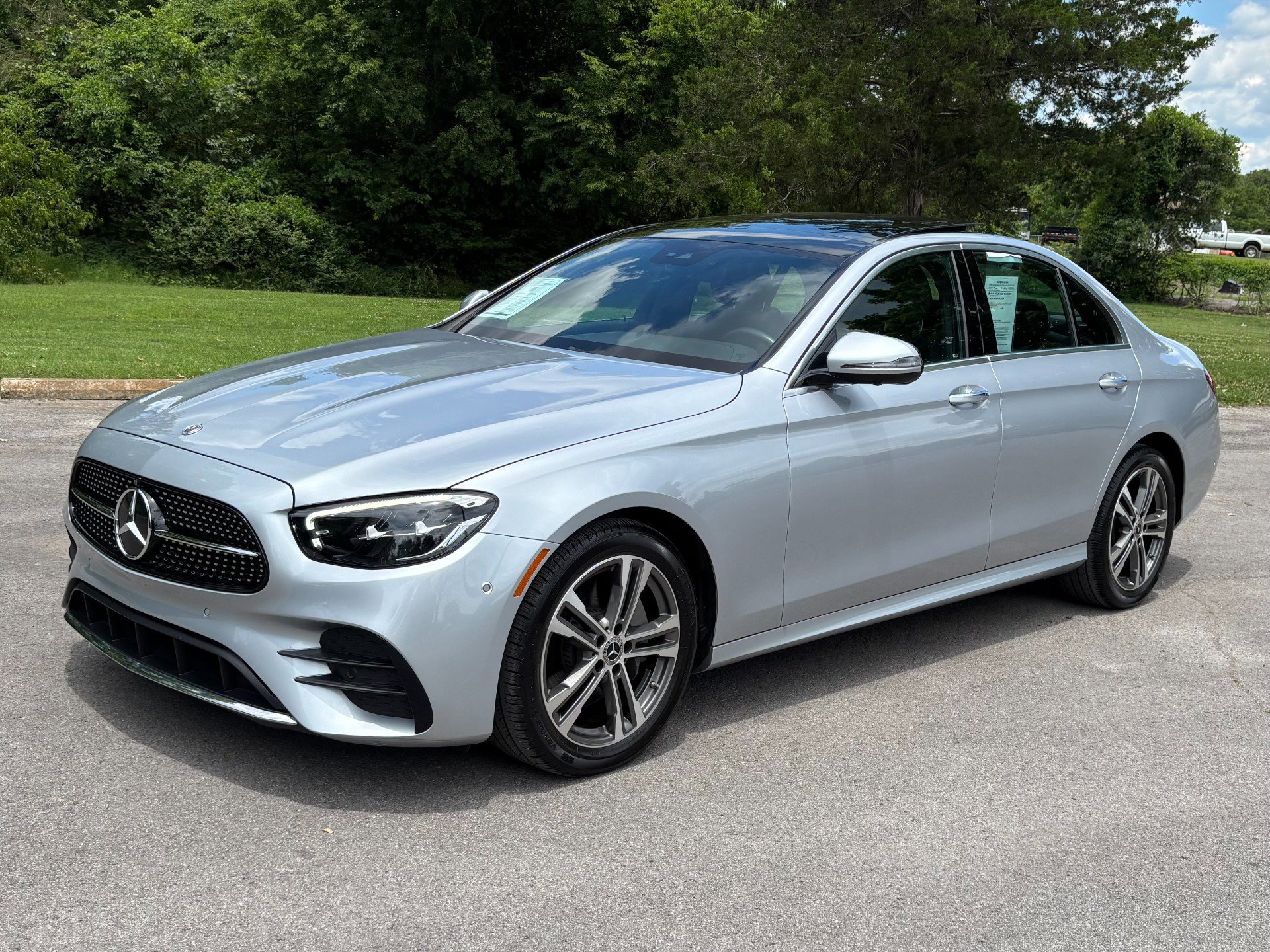 Used 2022 Mercedes-Benz E 350 4MATIC Sedan image 2
