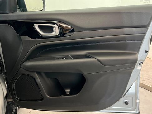 New 2026 Jeep Compass Latitude image 23