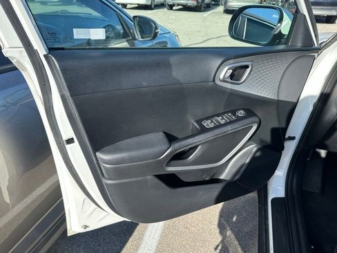 Used 2024 Kia Soul LX w/ Option Group 015 image 10