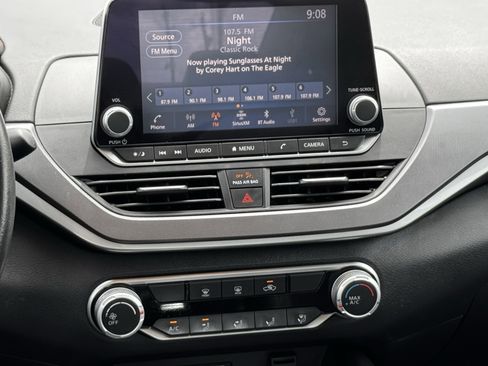 Used 2024 Nissan Altima 2.5 SR FWD image 17