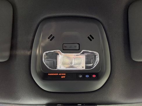 Used 2024 Chevrolet Trax RS FWD image 21